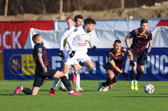 4576