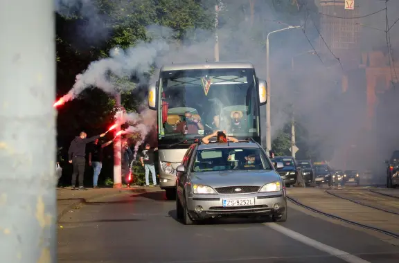 7564