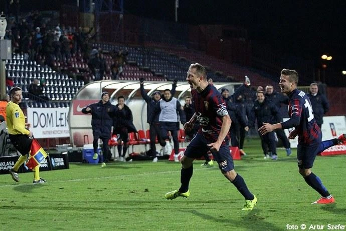 87050060_Pogon_LechiaGdansk_02-12-2015_690x461