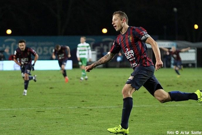 87050059_Pogon_LechiaGdansk_02-12-2015_690x461