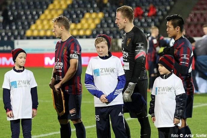87050012_Pogon_LechiaGdansk_02-12-2015_690x461