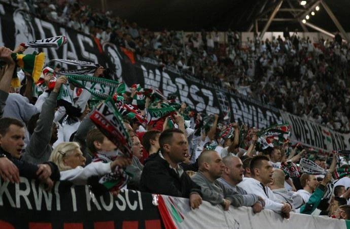 870500legia_kibice_690x451
